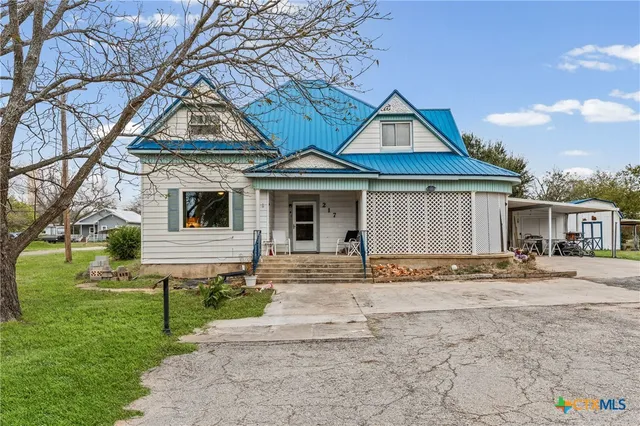 $180,000 | 217 North 5th Street, Lott, TX 76656