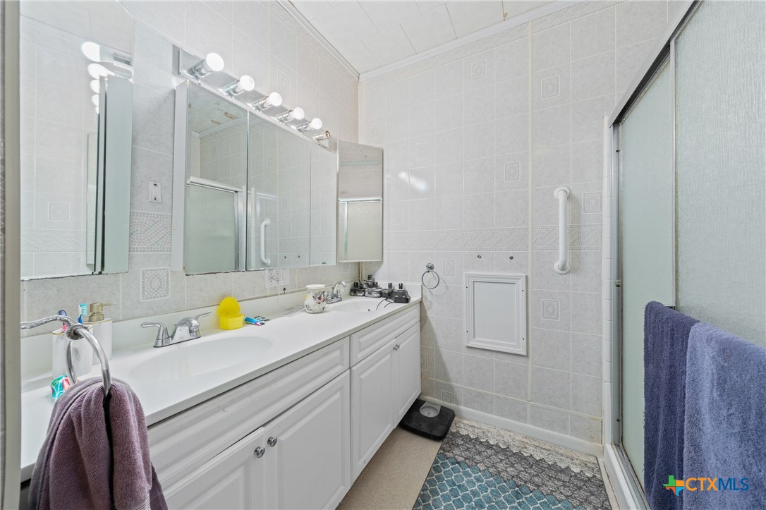 217 North 5th Street Lott, TX 76656 - Photo 31 of 45