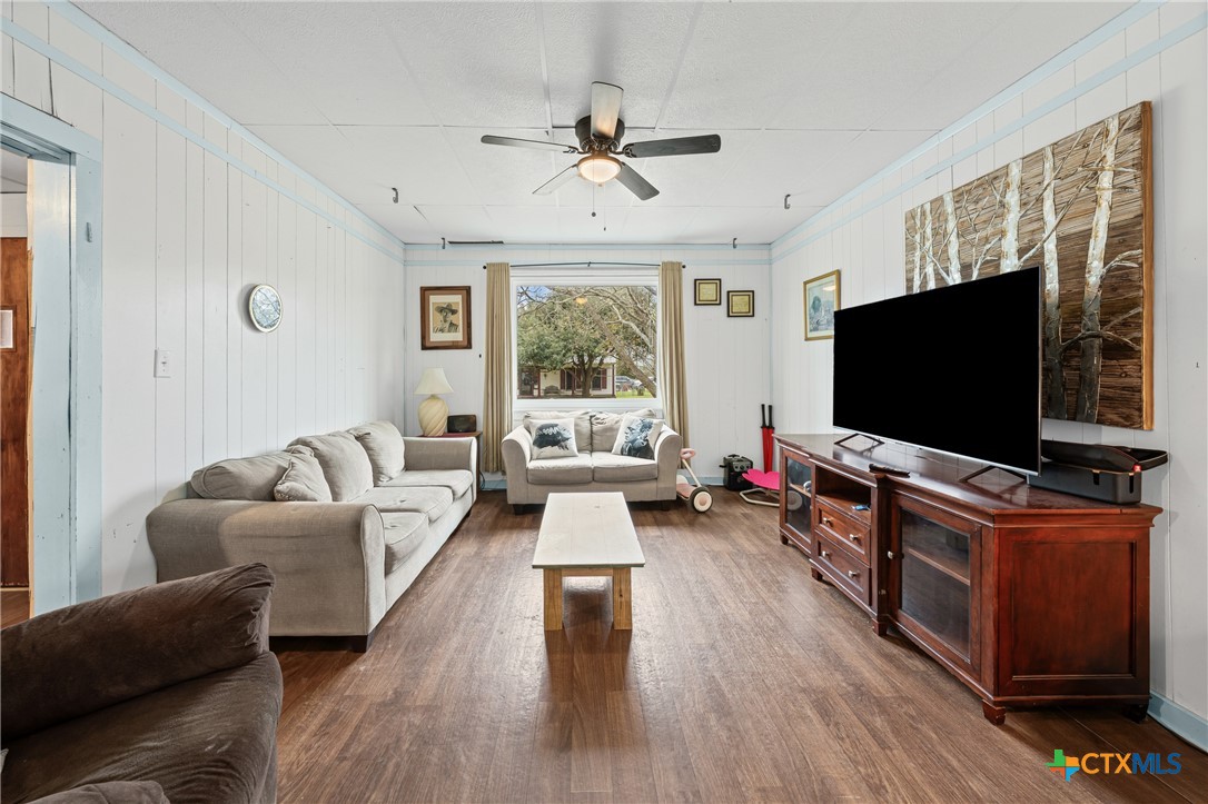 217 North 5th Street Lott, TX 76656 - Photo 4 of 45