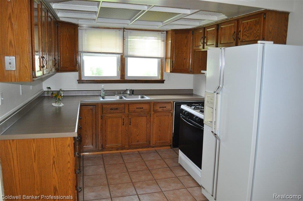 47404 Greenview Road Utica, MI 48317 - Photo 12 of 25 024.JPG