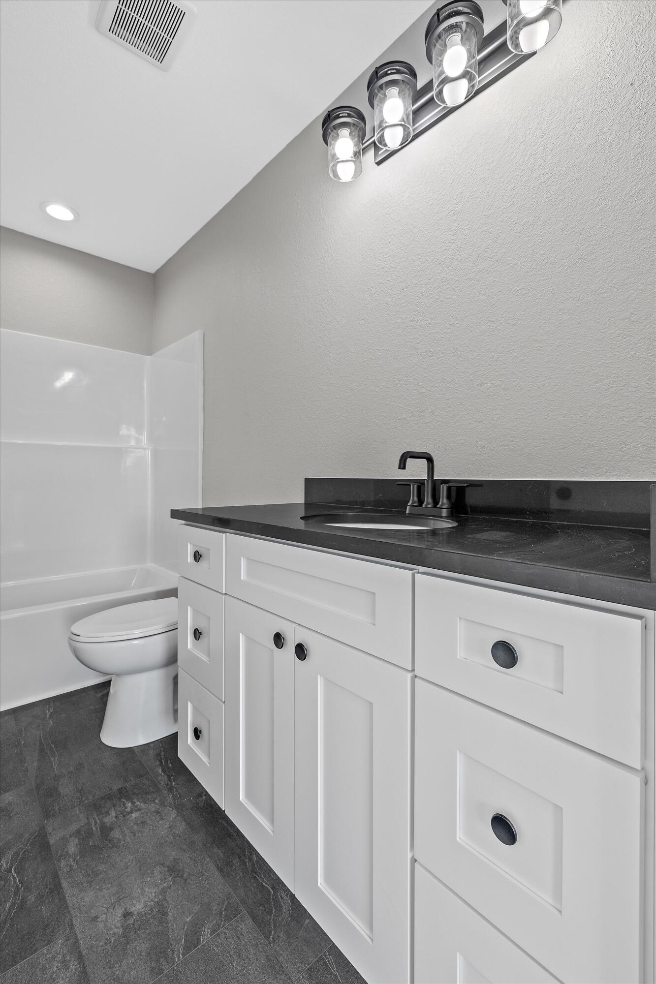 4920 37th Avenue Kenosha, WI 53144 - Photo 24 of 30 29-IMG_2420