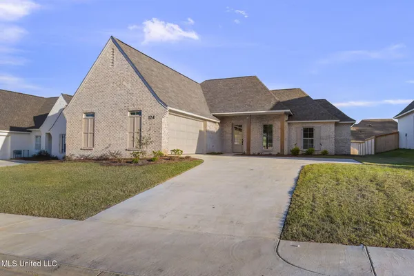 $386,700 | 124 Lake Crest Drive, Madison, MS 39110