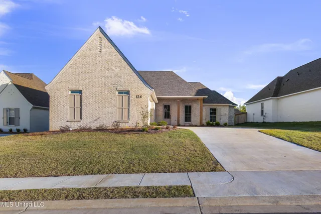 $386,700 | 124 Lake Crest Drive, Madison, MS 39110