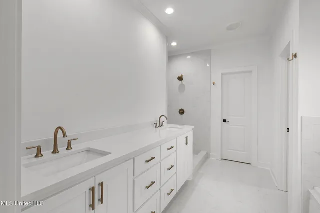 $386,700 | 124 Lake Crest Drive, Madison, MS 39110