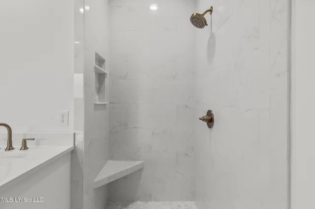 $386,700 | 124 Lake Crest Drive, Madison, MS 39110