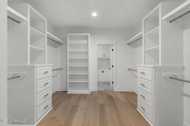 $386,700 | 124 Lake Crest Drive, Madison, MS 39110