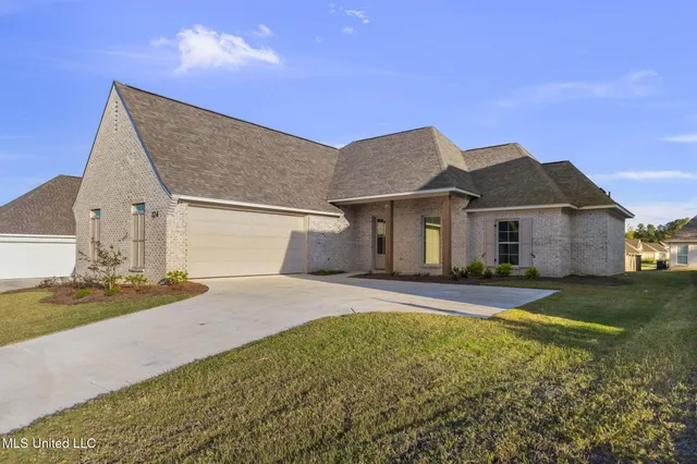 $386,700 | 124 Lake Crest Drive, Madison, MS 39110