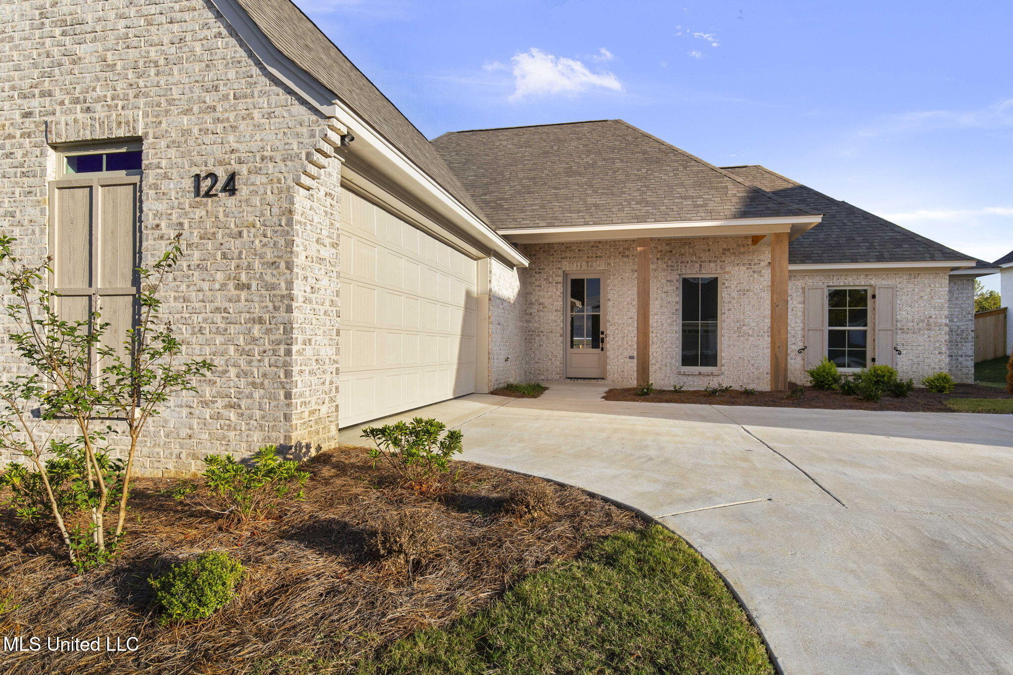 124 Lake Crest Drive Madison, MS 39110 - Photo 4 of 54 4-web-or-mls-124 Lakecrest-4