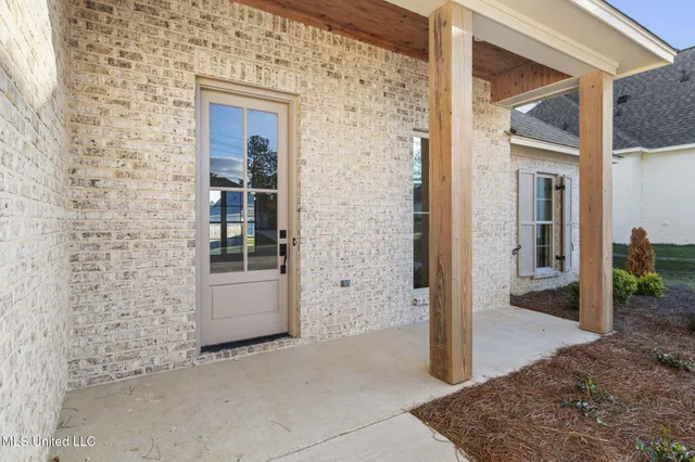 $386,700 | 124 Lake Crest Drive, Madison, MS 39110