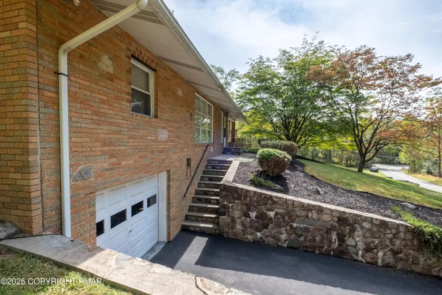 $310,000 | 319 Whitestone Corner, Stroudsburg, PA 18360