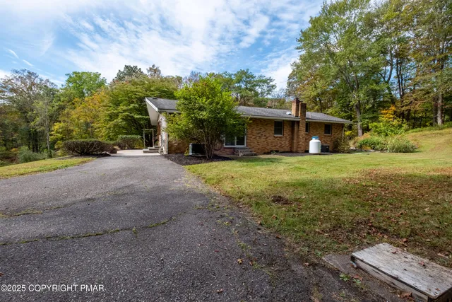 $310,000 | 319 Whitestone Corner, Stroudsburg, PA 18360