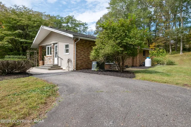 $310,000 | 319 Whitestone Corner, Stroudsburg, PA 18360