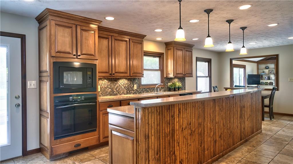 855 Bennett Road Carmel, IN 46032 - Photo 3 of 21 Gallery Image 3