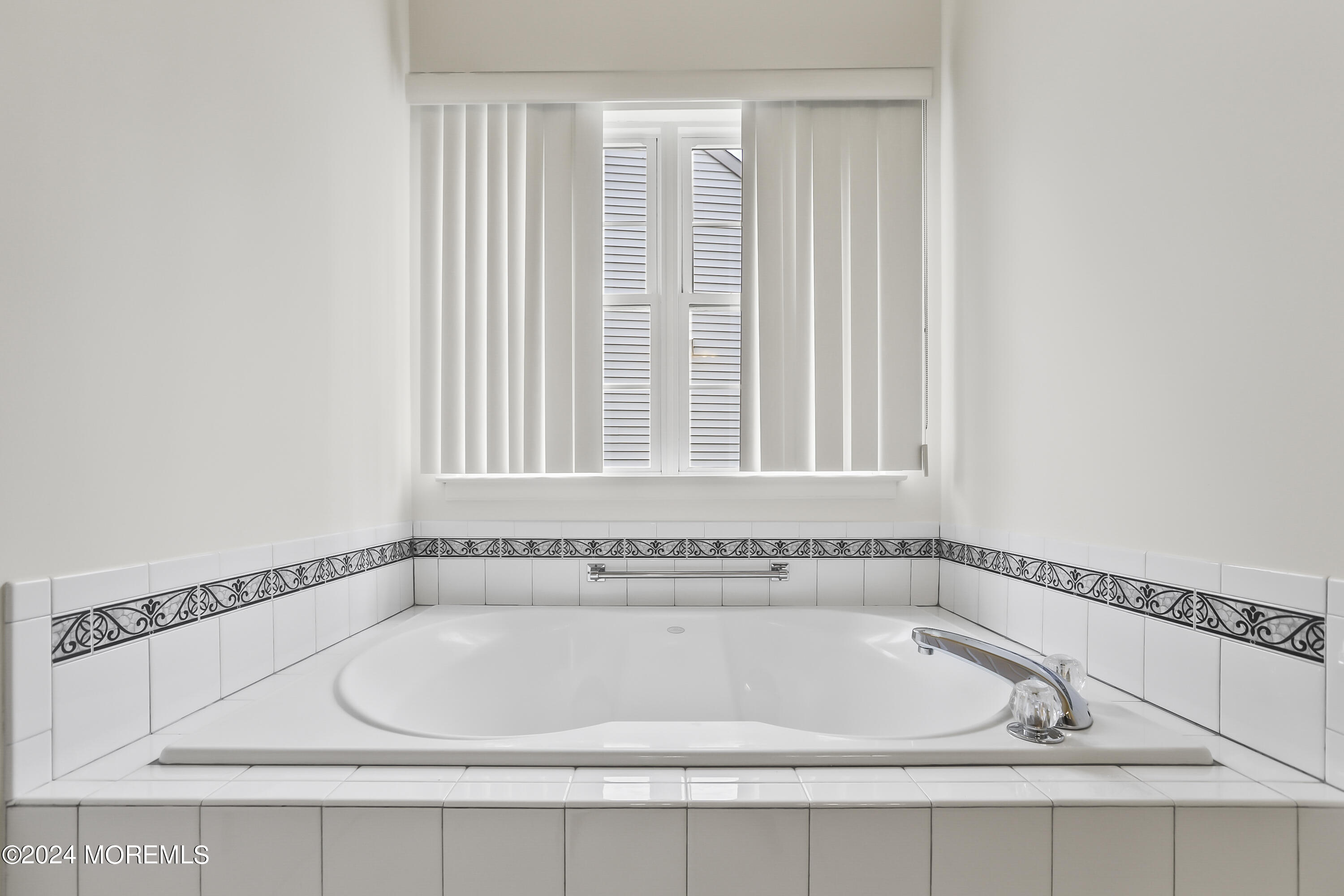 11 Rye Court Jackson, NJ 08527 - Photo 21 of 23 a view of a bathtub in a bathroom