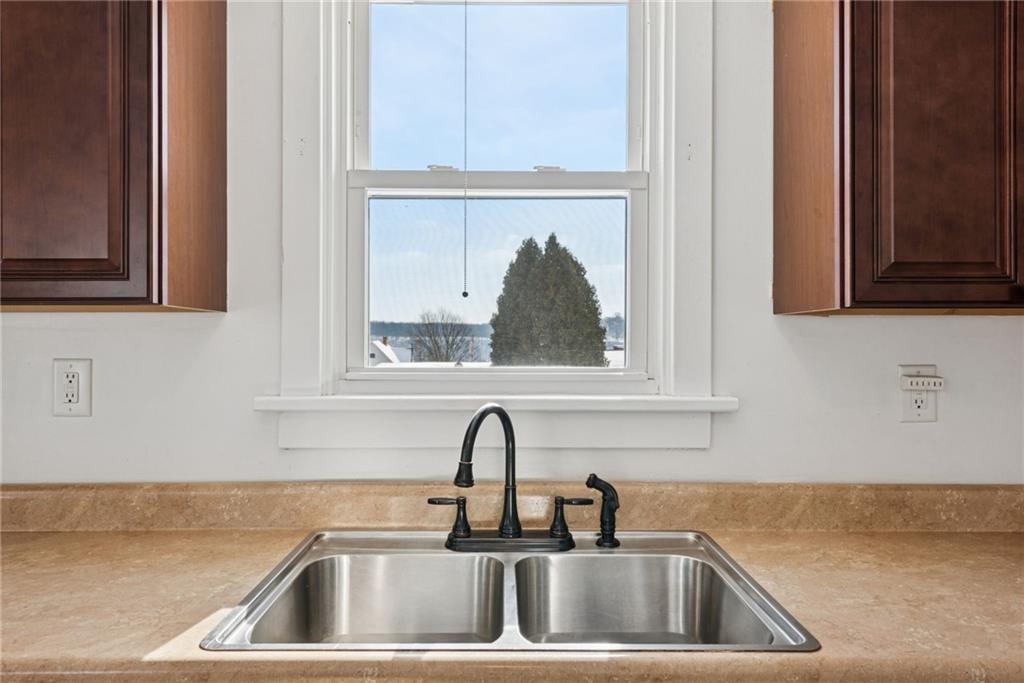 1066 Roup Avenue Brackenridge, PA 15014 - Photo 13 of 35