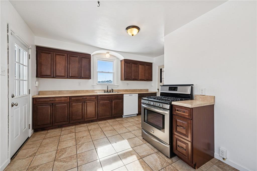 1066 Roup Avenue Brackenridge, PA 15014 - Photo 10 of 35