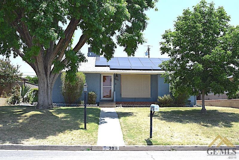 a front view of house with yard