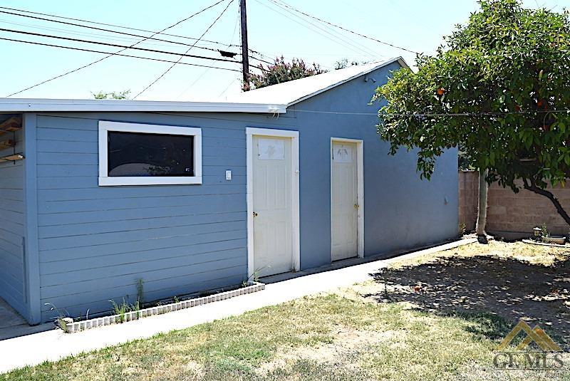 Undisclosed Address Bakersfield, CA 93305 - Photo 18 of 20 a backyard of a house