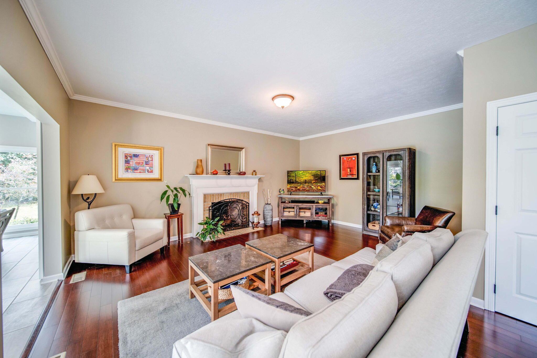 971 Ridge Crest Drive Columbus, OH 43230 - Photo 6 of 33 16-web-or-mls-DSC06498_499_500