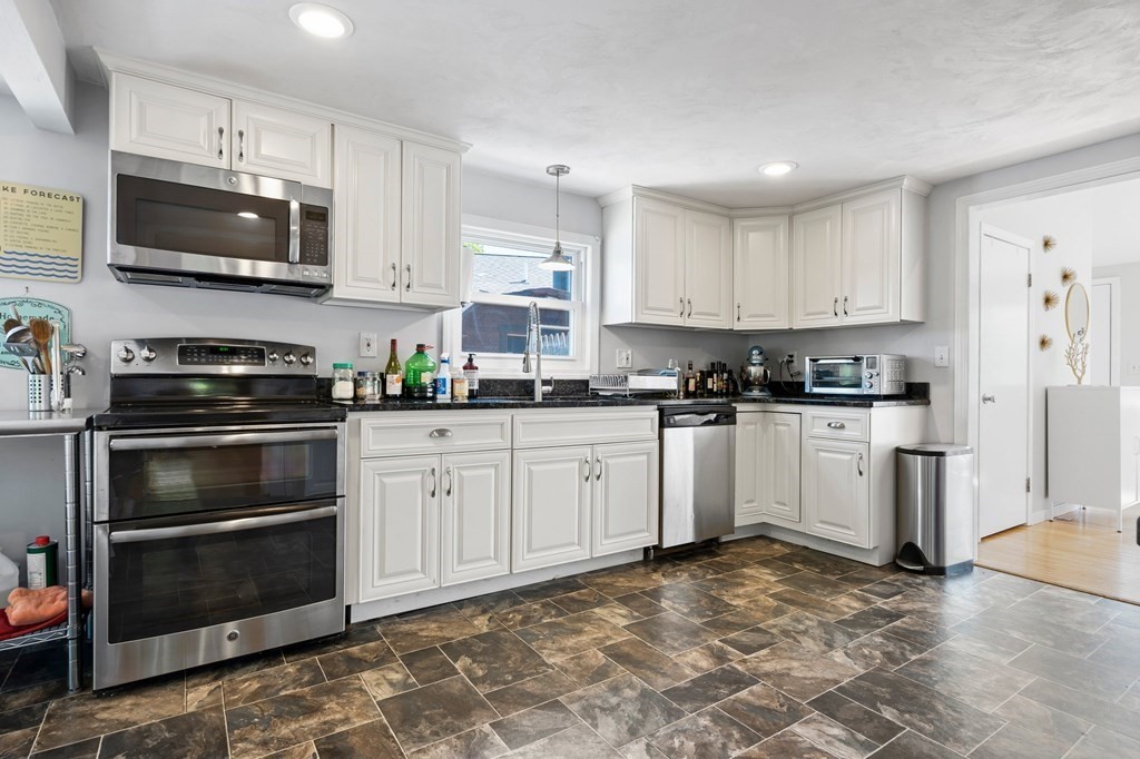 3 Bates Grove Road Webster, MA 01570 - Photo 26 of 40