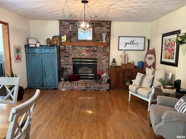 $340,000 | 801 Firethorn Drive, Washington, IL 61571