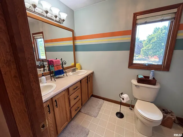 $340,000 | 801 Firethorn Drive, Washington, IL 61571