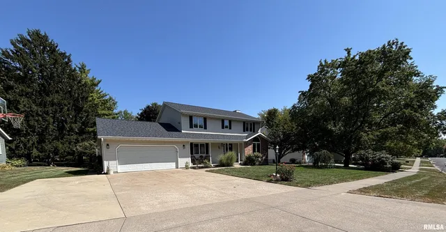 $340,000 | 801 Firethorn Drive, Washington, IL 61571