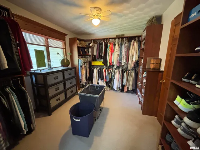 $340,000 | 801 Firethorn Drive, Washington, IL 61571