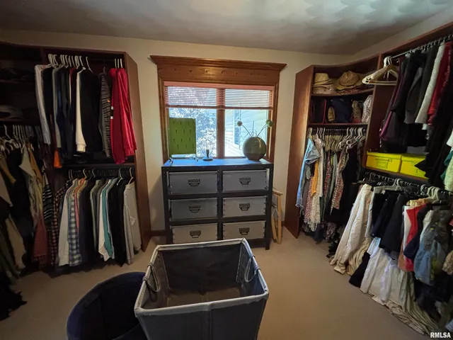 $340,000 | 801 Firethorn Drive, Washington, IL 61571