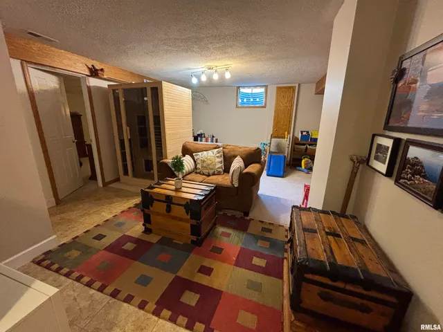 $340,000 | 801 Firethorn Drive, Washington, IL 61571