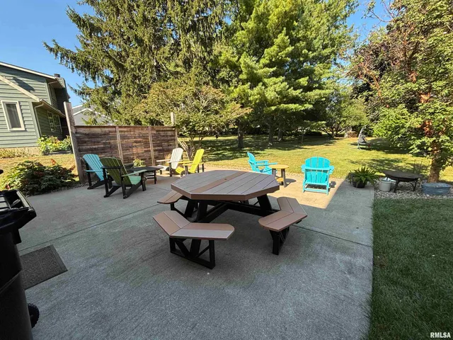 $340,000 | 801 Firethorn Drive, Washington, IL 61571