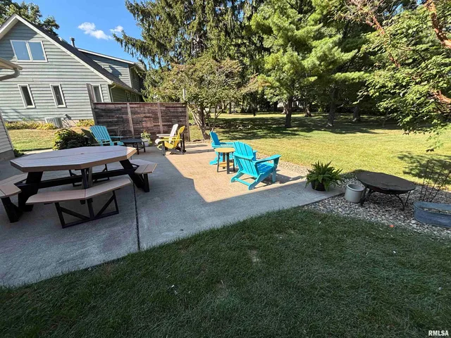 $340,000 | 801 Firethorn Drive, Washington, IL 61571