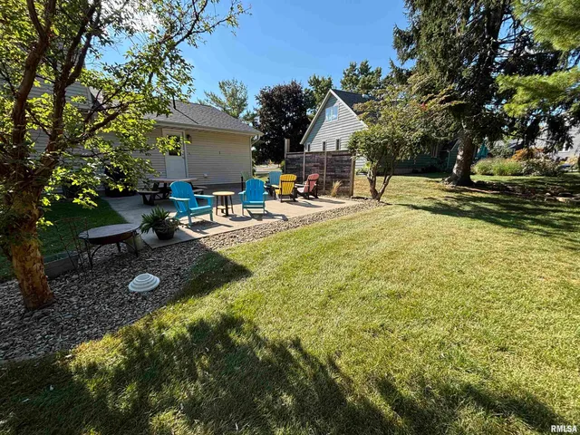 $340,000 | 801 Firethorn Drive, Washington, IL 61571