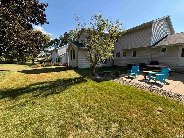 $340,000 | 801 Firethorn Drive, Washington, IL 61571