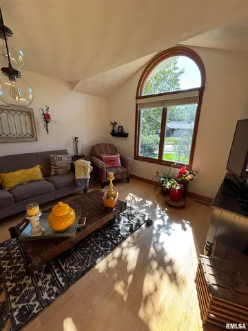 $340,000 | 801 Firethorn Drive, Washington, IL 61571