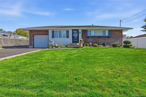 $649,900 | 71 West 14th Street, Deer Park, NY 11729