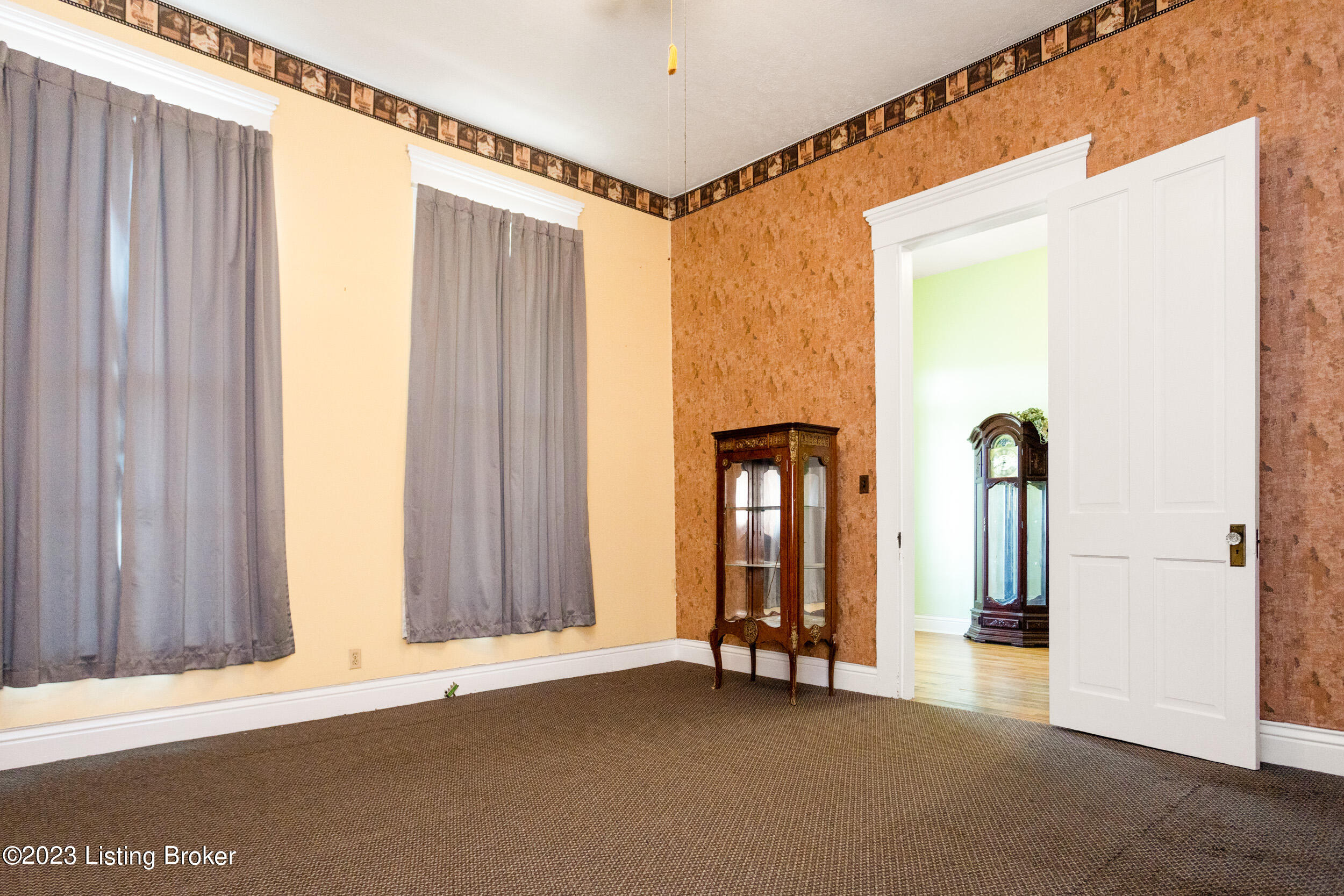 24 Welby Road Louisville, KY 40258 - Photo 45 of 77 1st floor room for your choice