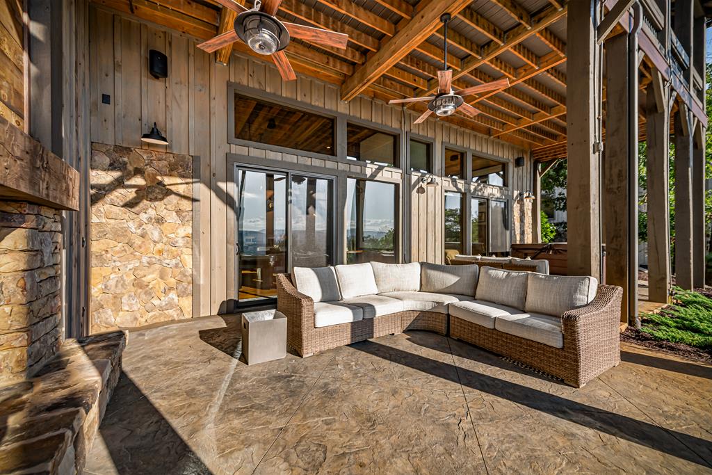 520 Overlook Drive Blue Ridge, GA 30513 - Photo 72 of 84 a living room with furniture