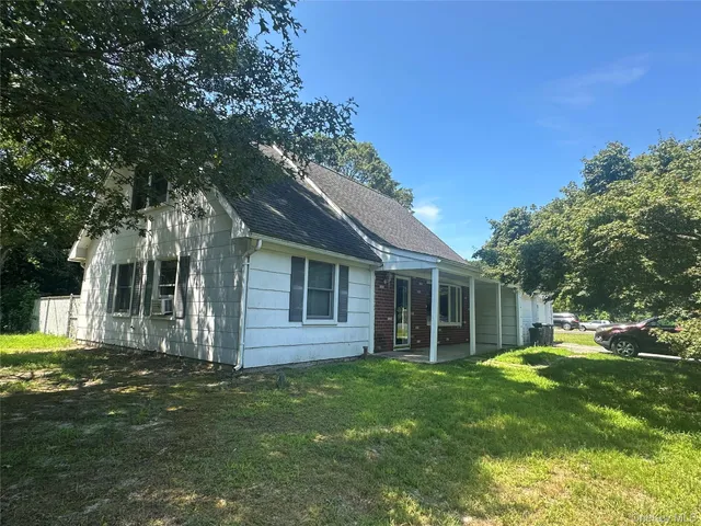 $529,000 | 2 Hamilton Court, Coram, NY 11727