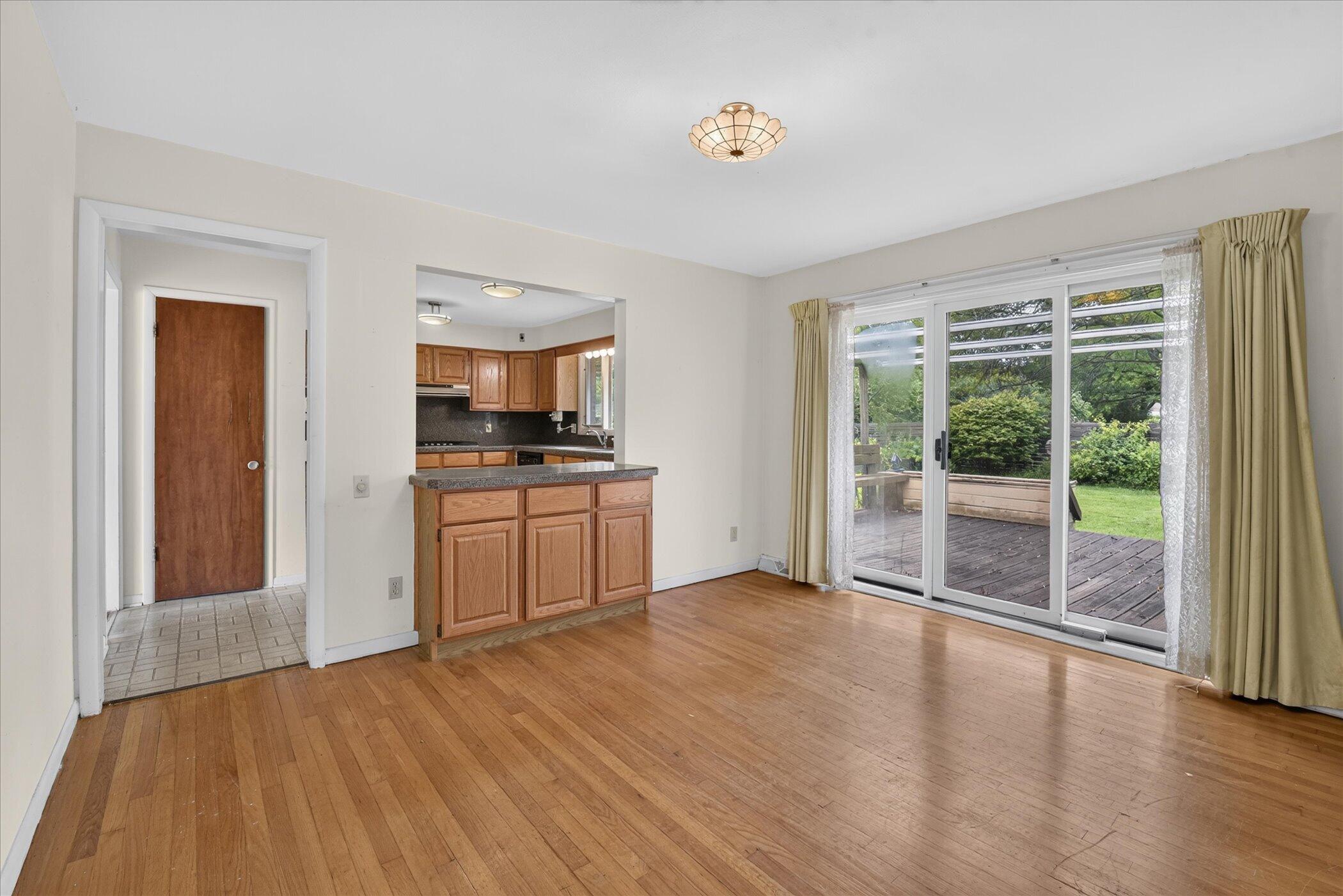 1706 Waverly Road Ann Arbor, MI 48103 - Photo 15 of 35 17-1706-Waverly-Rd-WindowStill