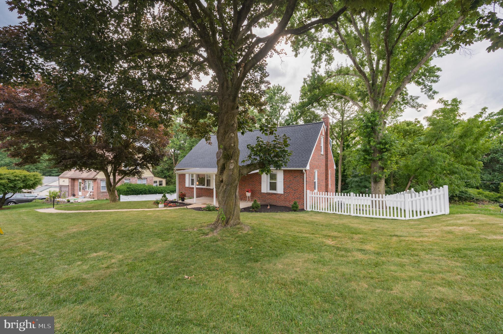 1526 Steel Road Havertown, PA 19083 - Photo 2 of 34