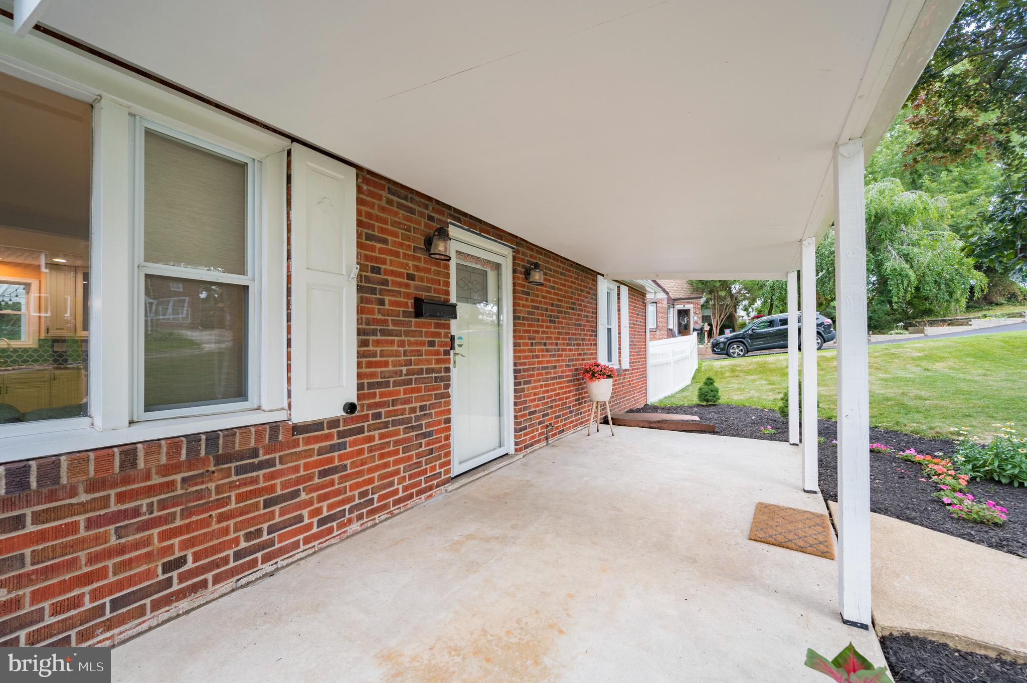 1526 Steel Road Havertown, PA 19083 - Photo 3 of 34