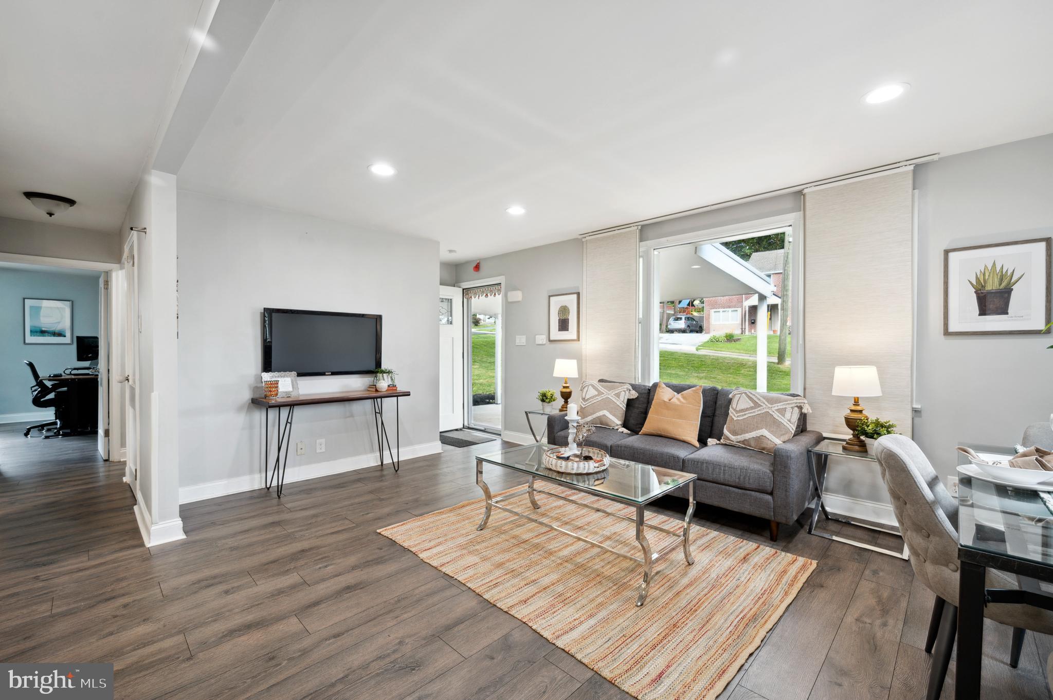 1526 Steel Road Havertown, PA 19083 - Photo 6 of 34