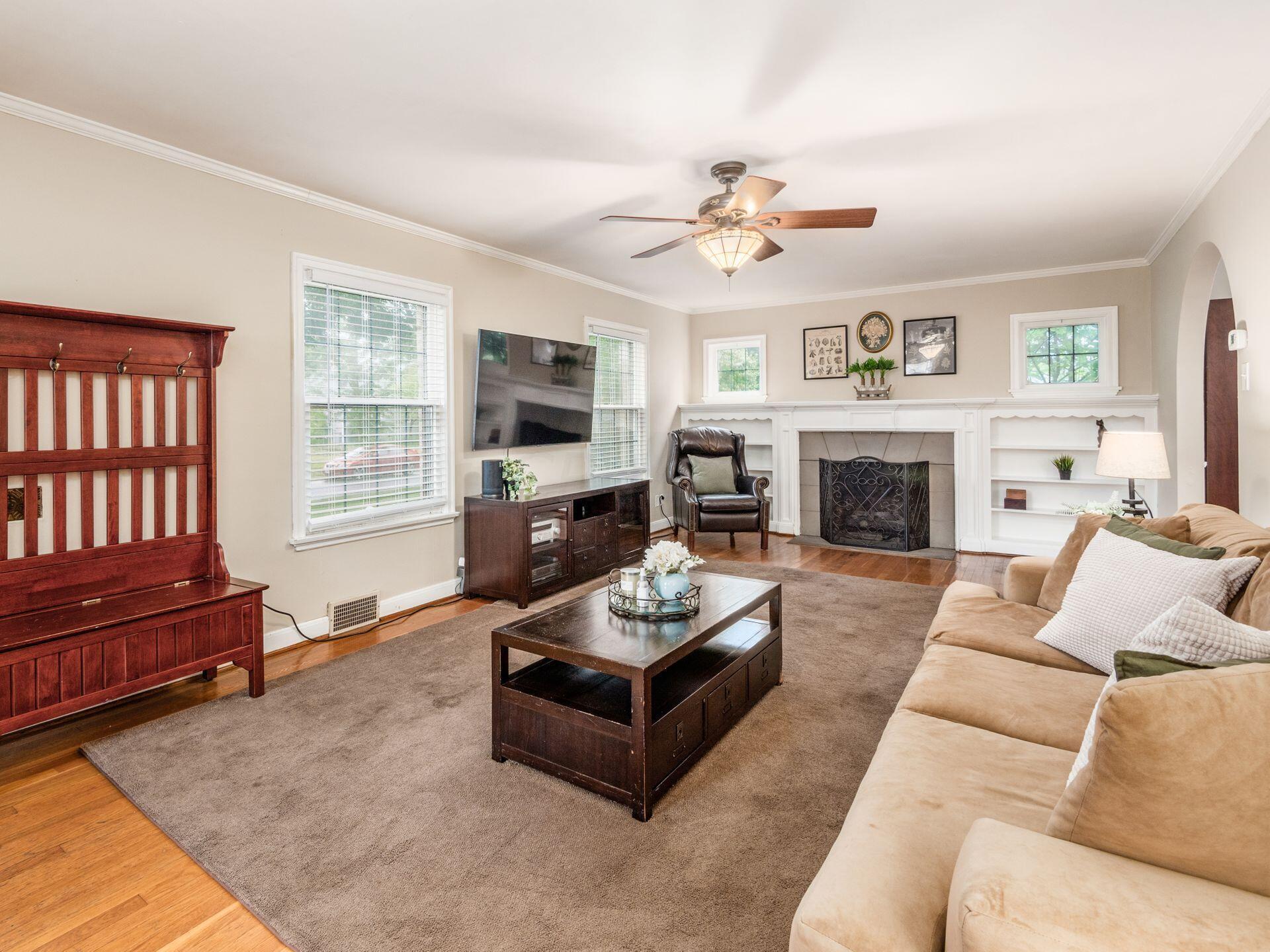 1013 Vernon Road Columbus, OH 43209 - Photo 5 of 53 Living room