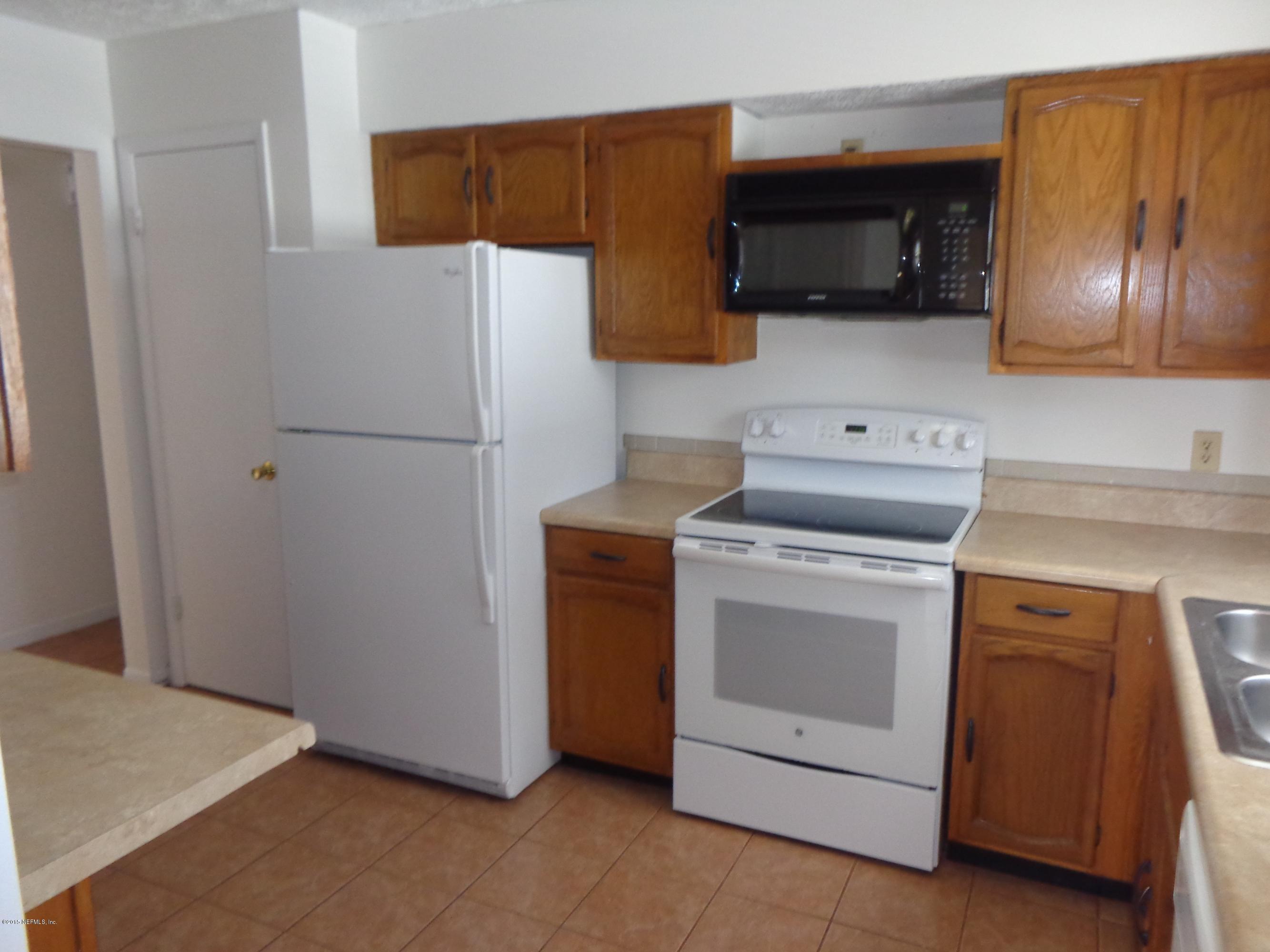 332 Seminole Road Atlantic Beach, FL 32233 - Photo 2 of 6 kitchen