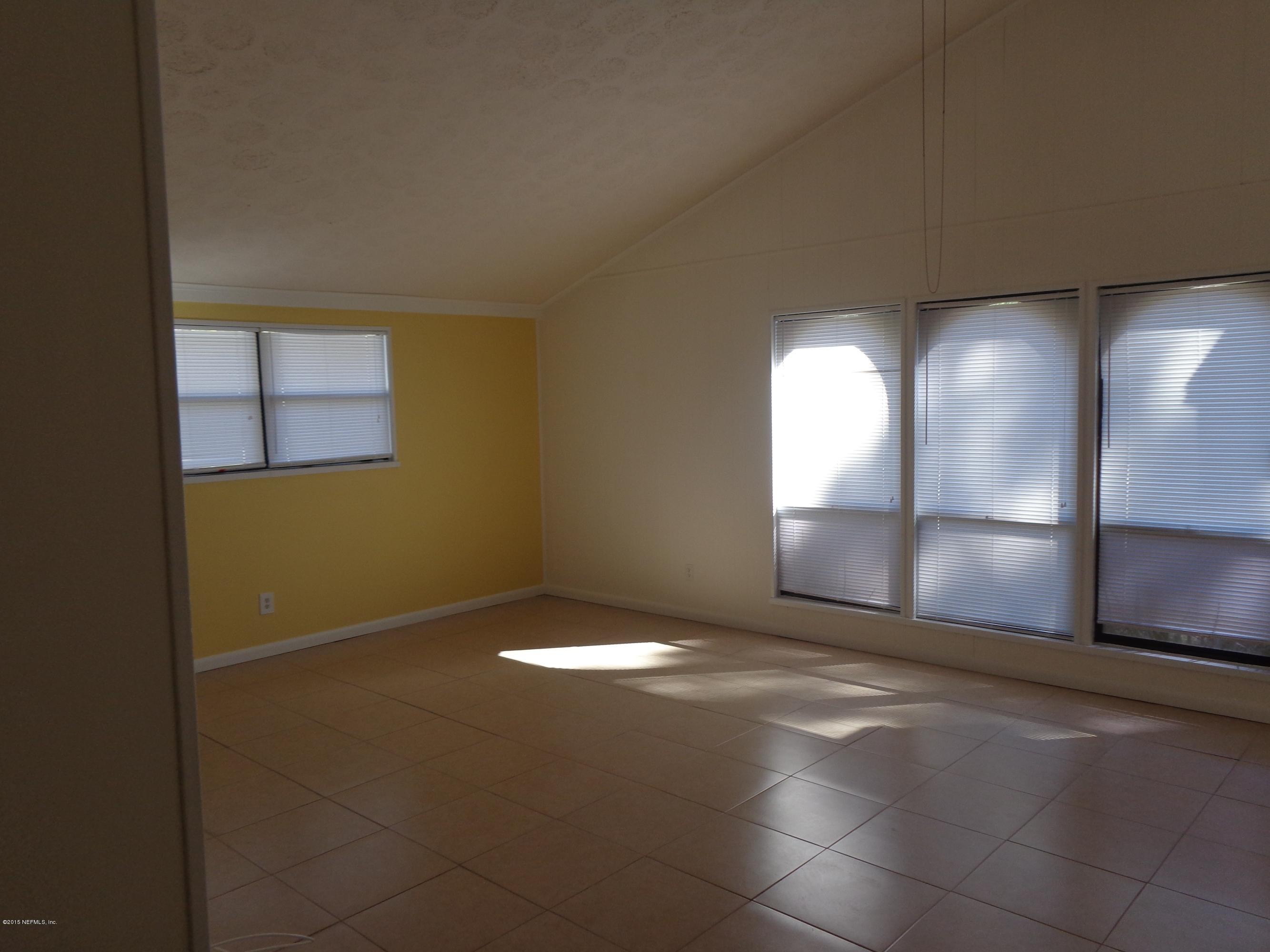 332 Seminole Road Atlantic Beach, FL 32233 - Photo 3 of 6 living room