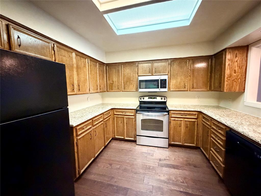 2802 Stewart Drive Waco, TX 76708 - Photo 3 of 21