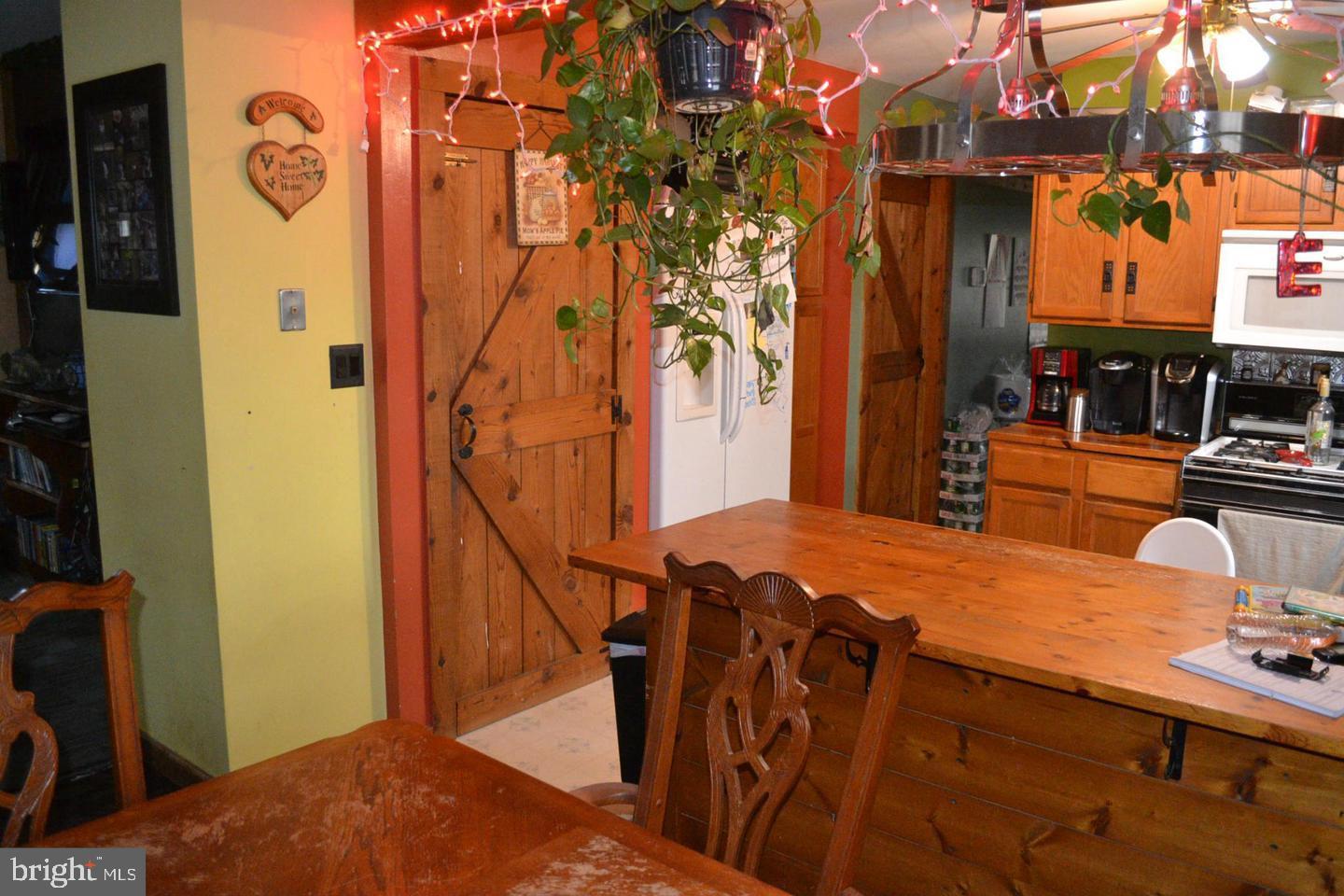 7719 Vermont Road Rhoadesville, VA 22542 - Photo 27 of 36 2017 Shot of living room