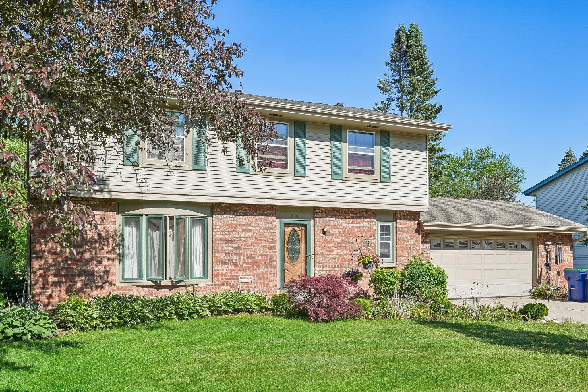 205 Fox Glen Road Fredonia, WI 53021 - Photo 1 of 42 5-web-or-mls-217291 - 205 Fox Glen Rd-S2