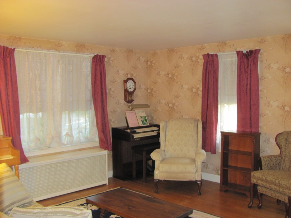 17 Rydberg Terrace Worcester, MA 01607 - Photo 3 of 18 Gallery Image 3